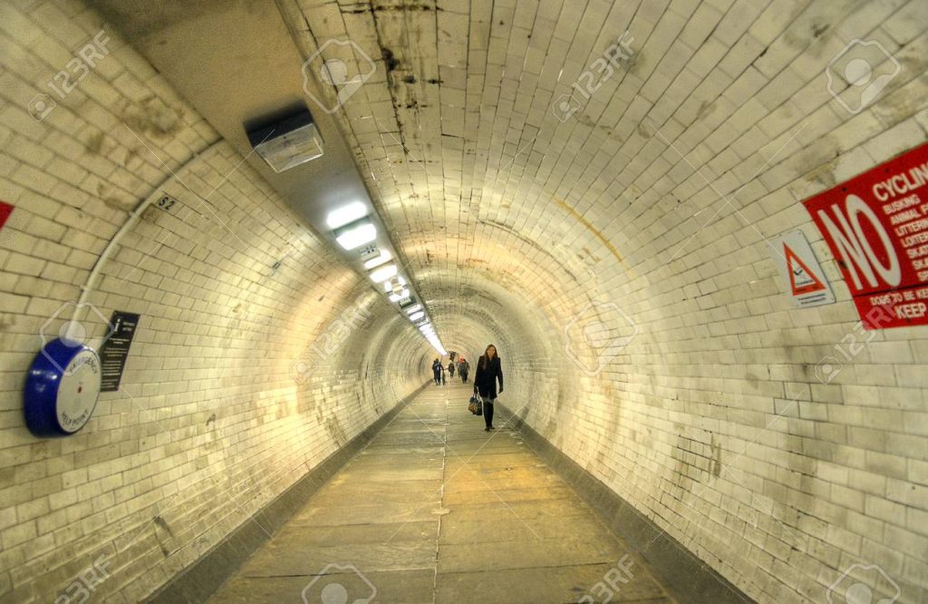túnel bajo el río Támesis